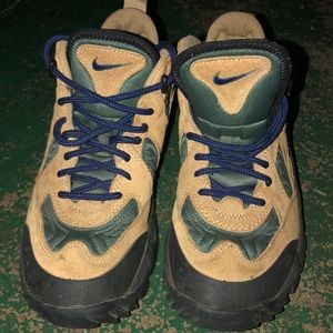 Women Nike ACG boots size 7
